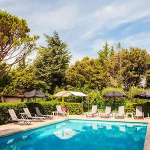 Le Petit Manoir Logis Hotel Les Angles (Gard)